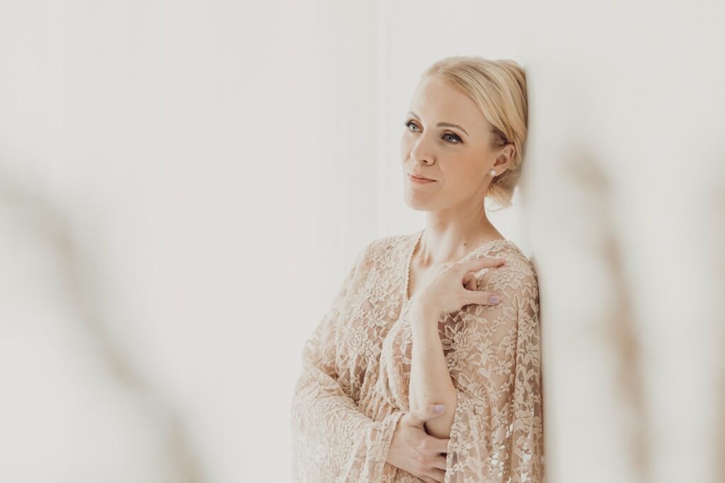 Maria Korpela ennen sarkoomahoitojen aloitusta. Kuvan on ottanut valokuvaaja Emmi Minkkinen.